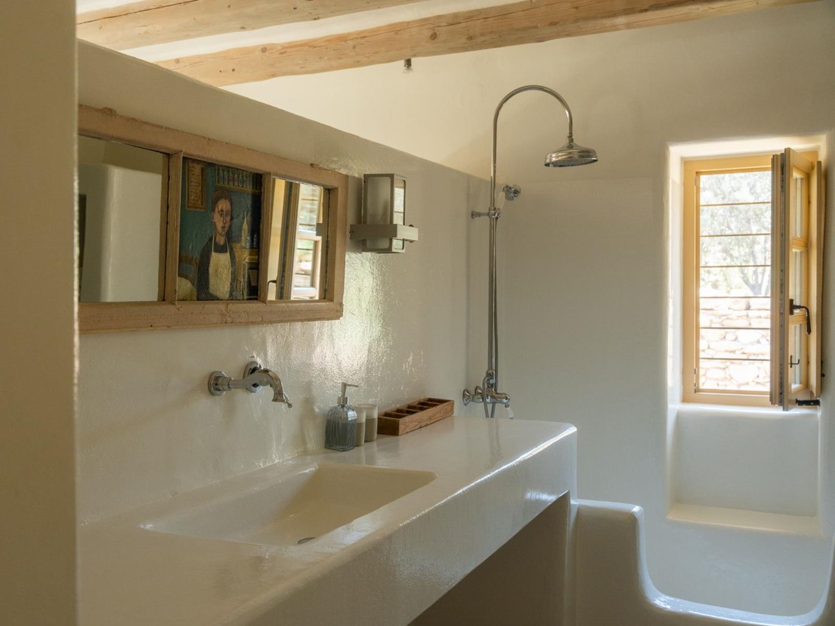 Bathroom with shower at Villa Ilios, Paros