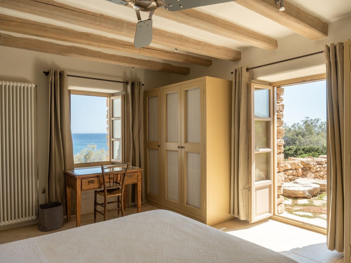 Double bedroom at Villa Ilios, Paros