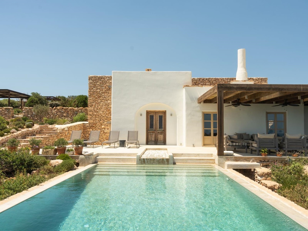 Pool and exterior view at Villa Ilios, Paros
