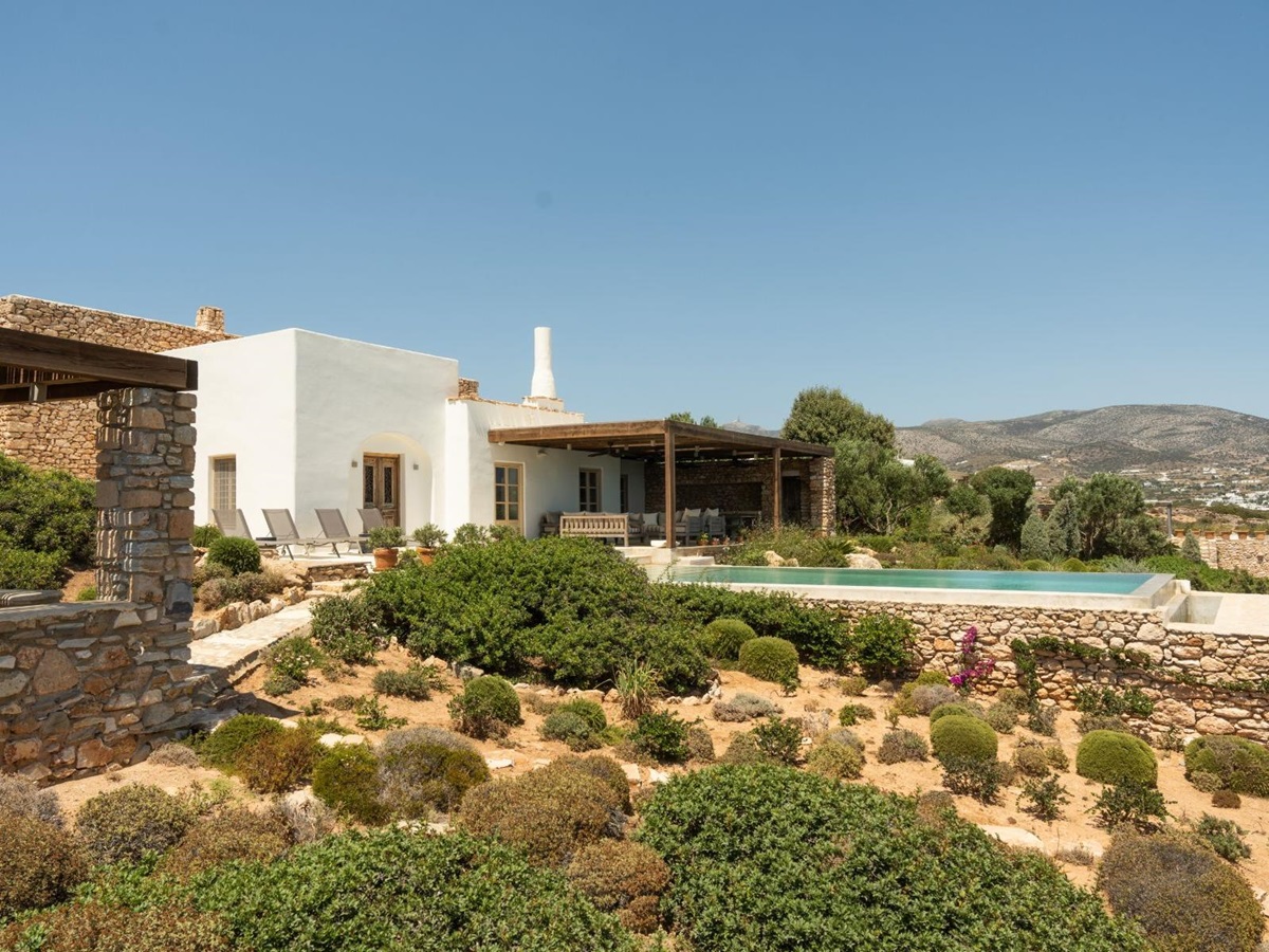 Exterior view of Villa Ilios, Paros