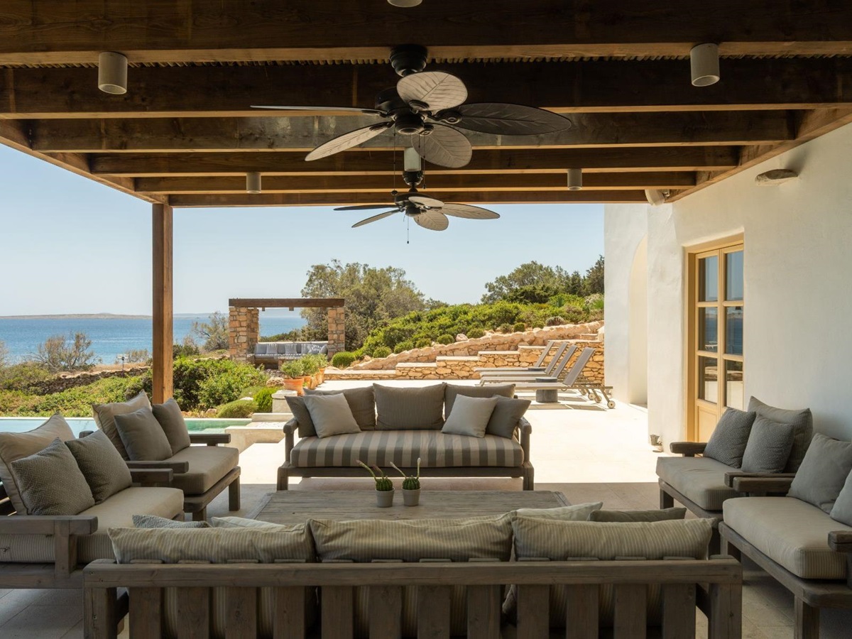 Terrace with seating at Villa Ilios, Paros