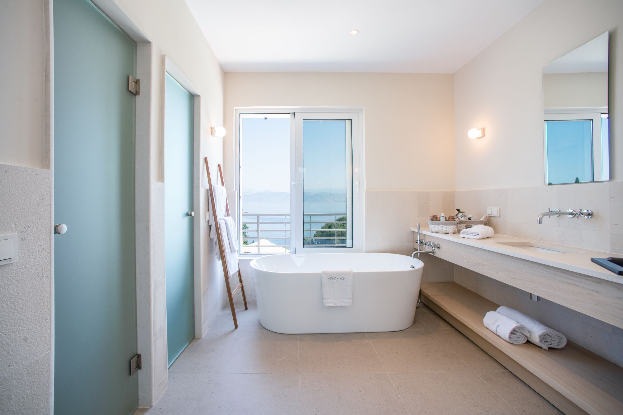 Bathroom with bathtub at Villa Ioulia
