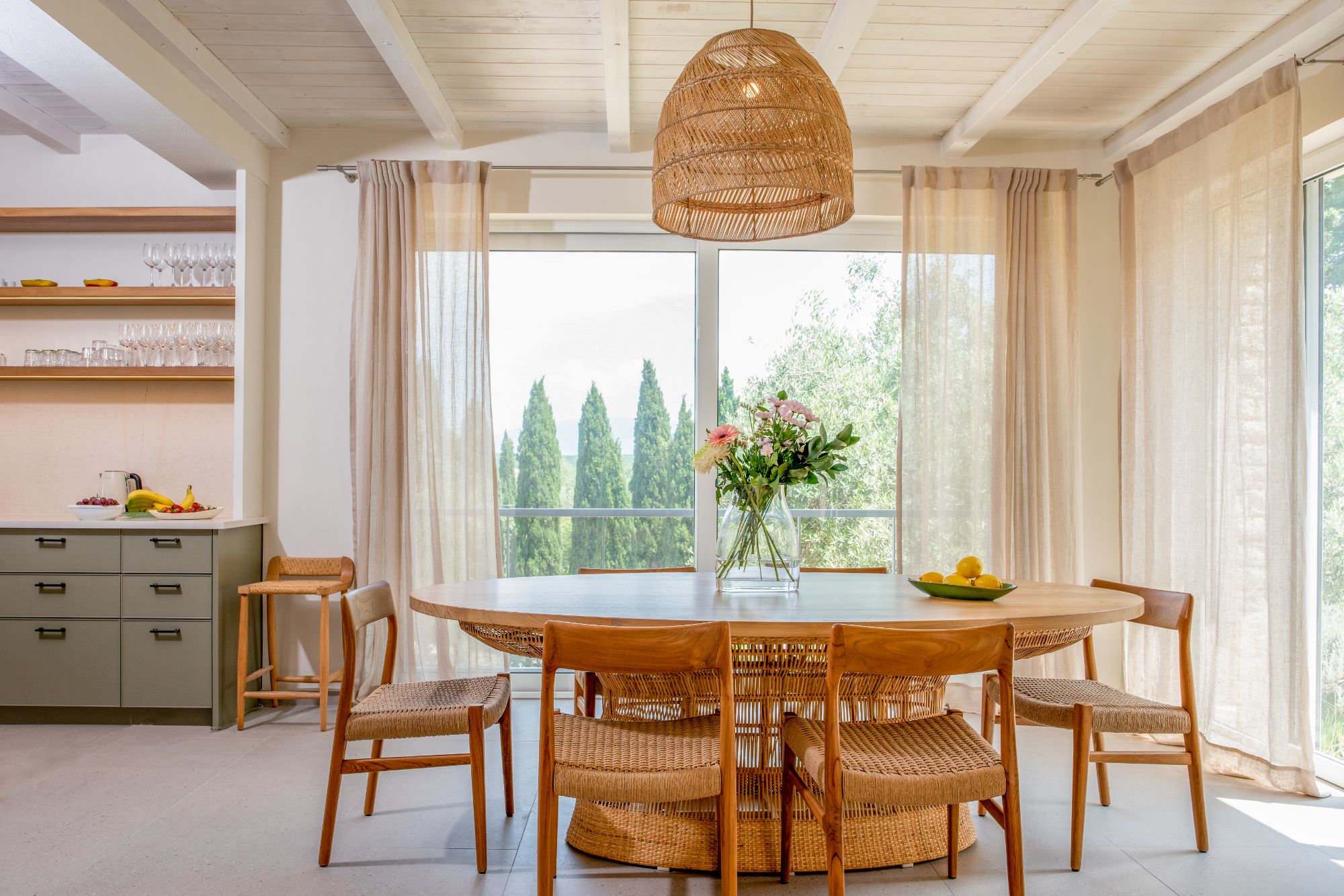Dining room at Villa Ioulia
