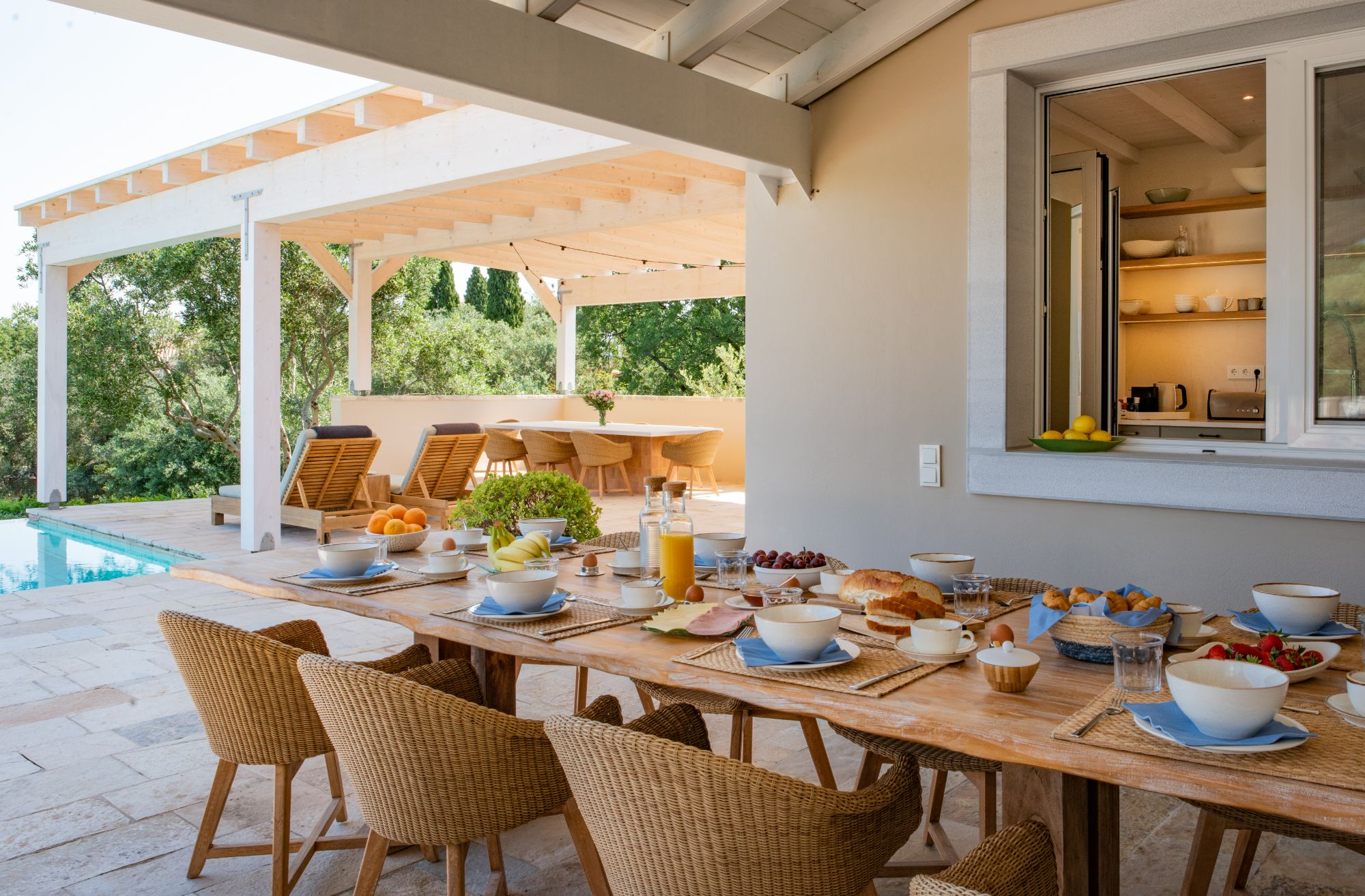 Outdoor dining at Villa Ioulia