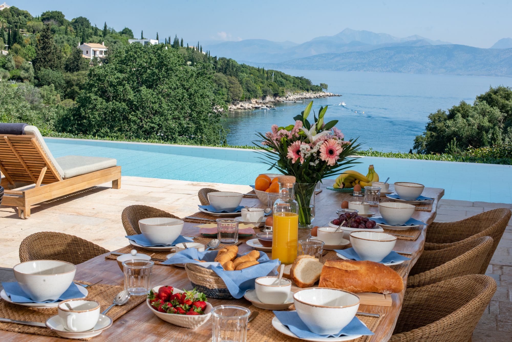 Outdoor dining at Villa Ioulia