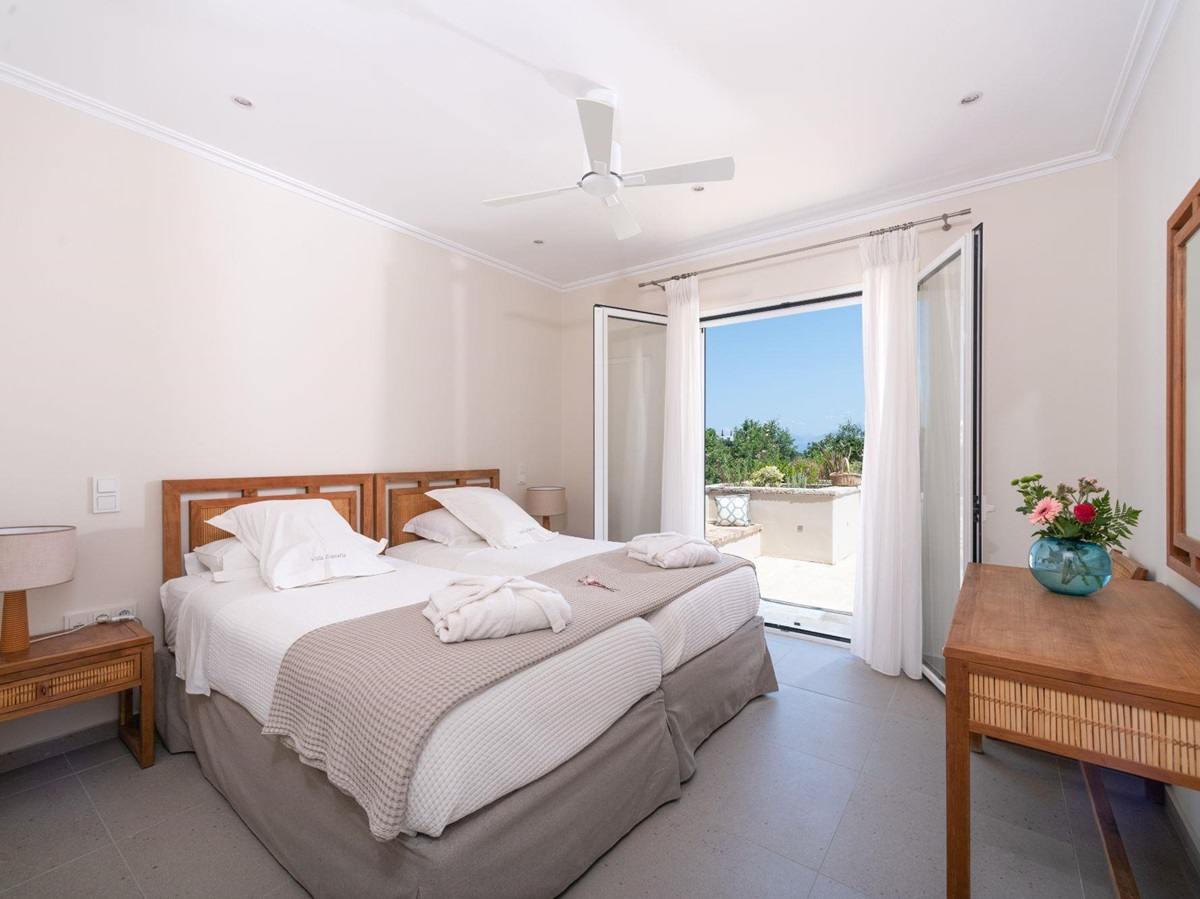 Twin bedroom at Villa Ioulia