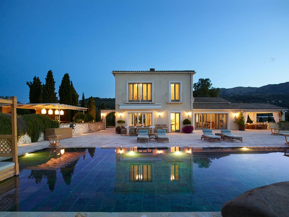 Evening exterior view of Villa Jasmine