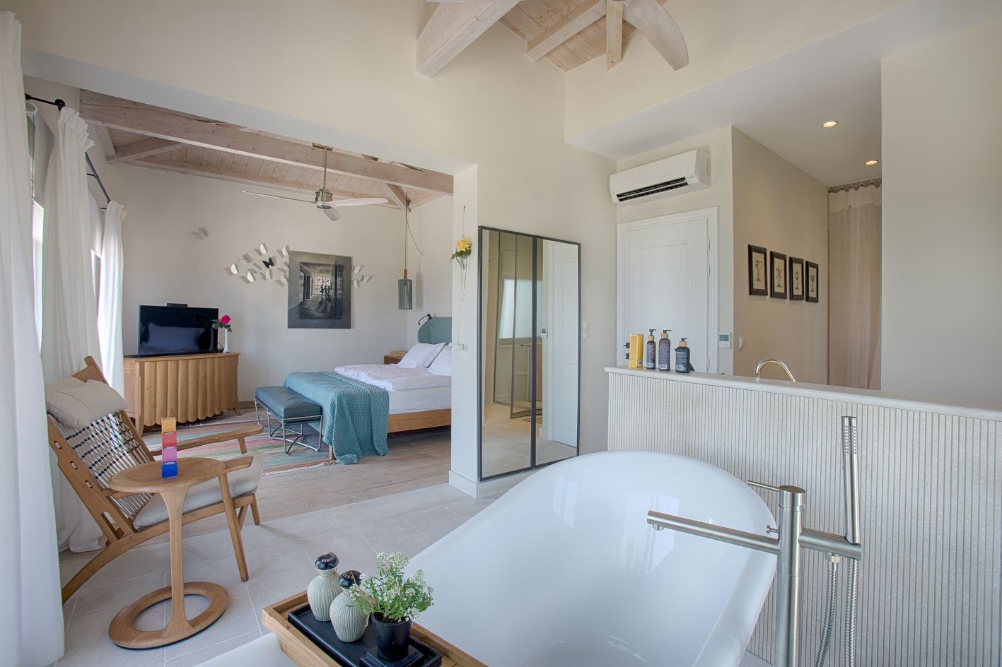 Master bedroom and bathroom at Villa Jasmine, Corfu