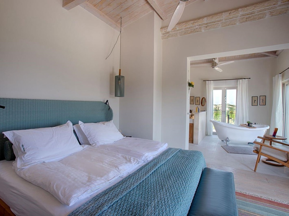 Master bedroom and bathroom at Villa Jasmine, Corfu