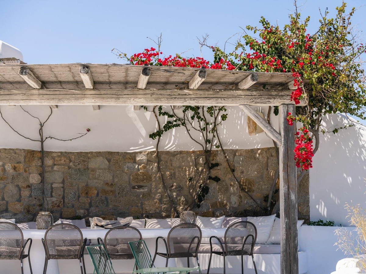 Covered terrace with dining table at Villa Kallos, Mykonos