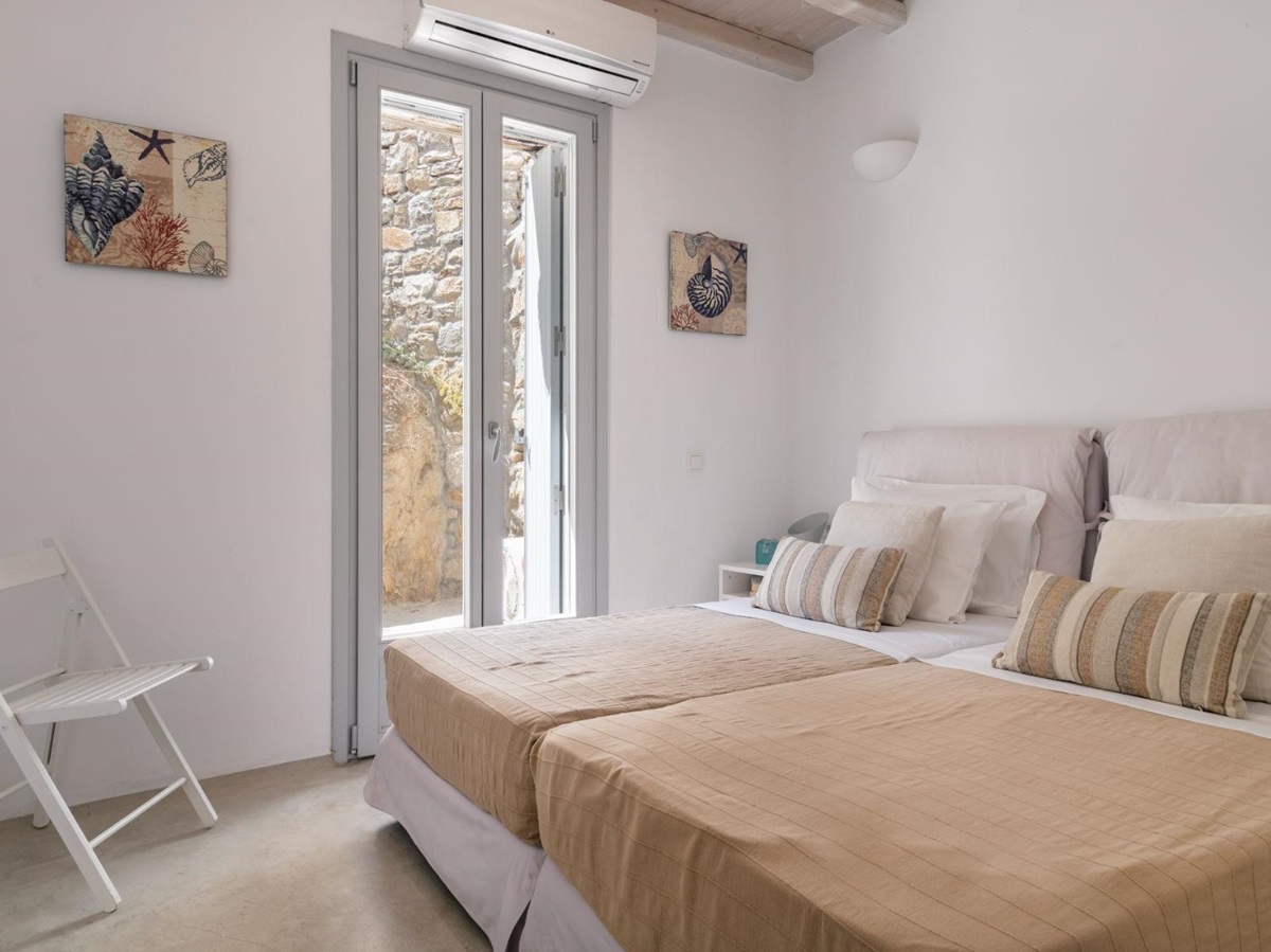 Twin bedroom at Villa Kallos, Mykonos