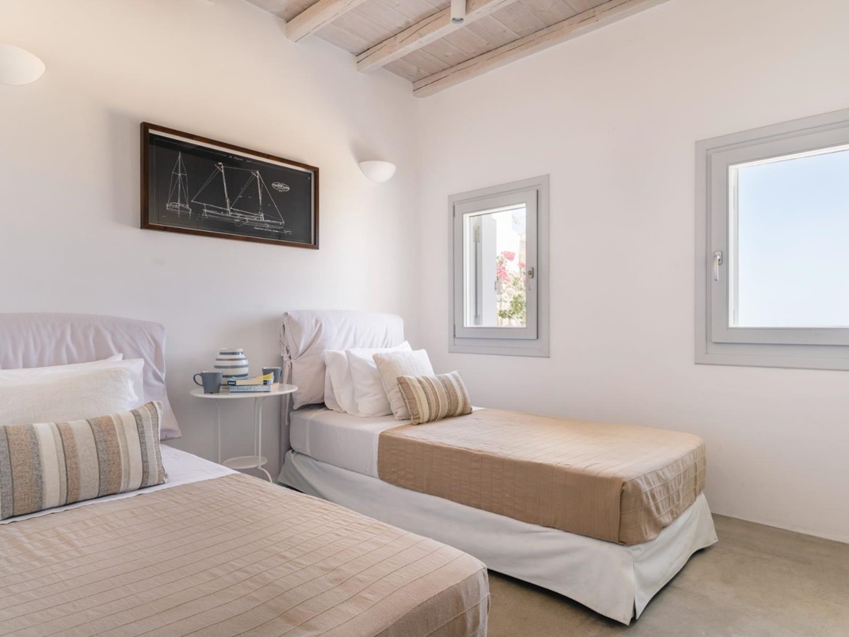 Twin bedroom at Villa Kallos, Mykonos
