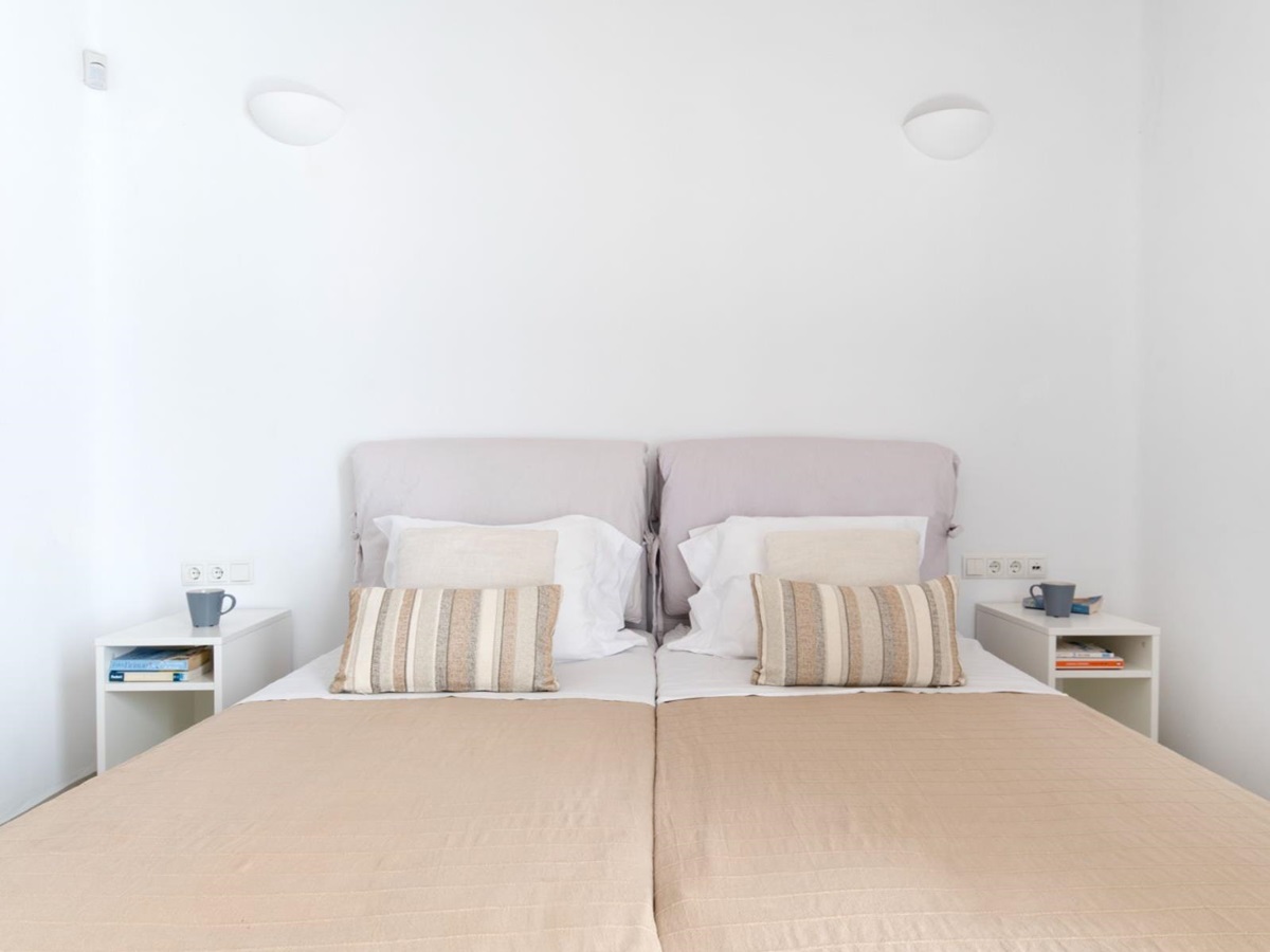 Twin bedroom at Villa Kallos, Mykonos