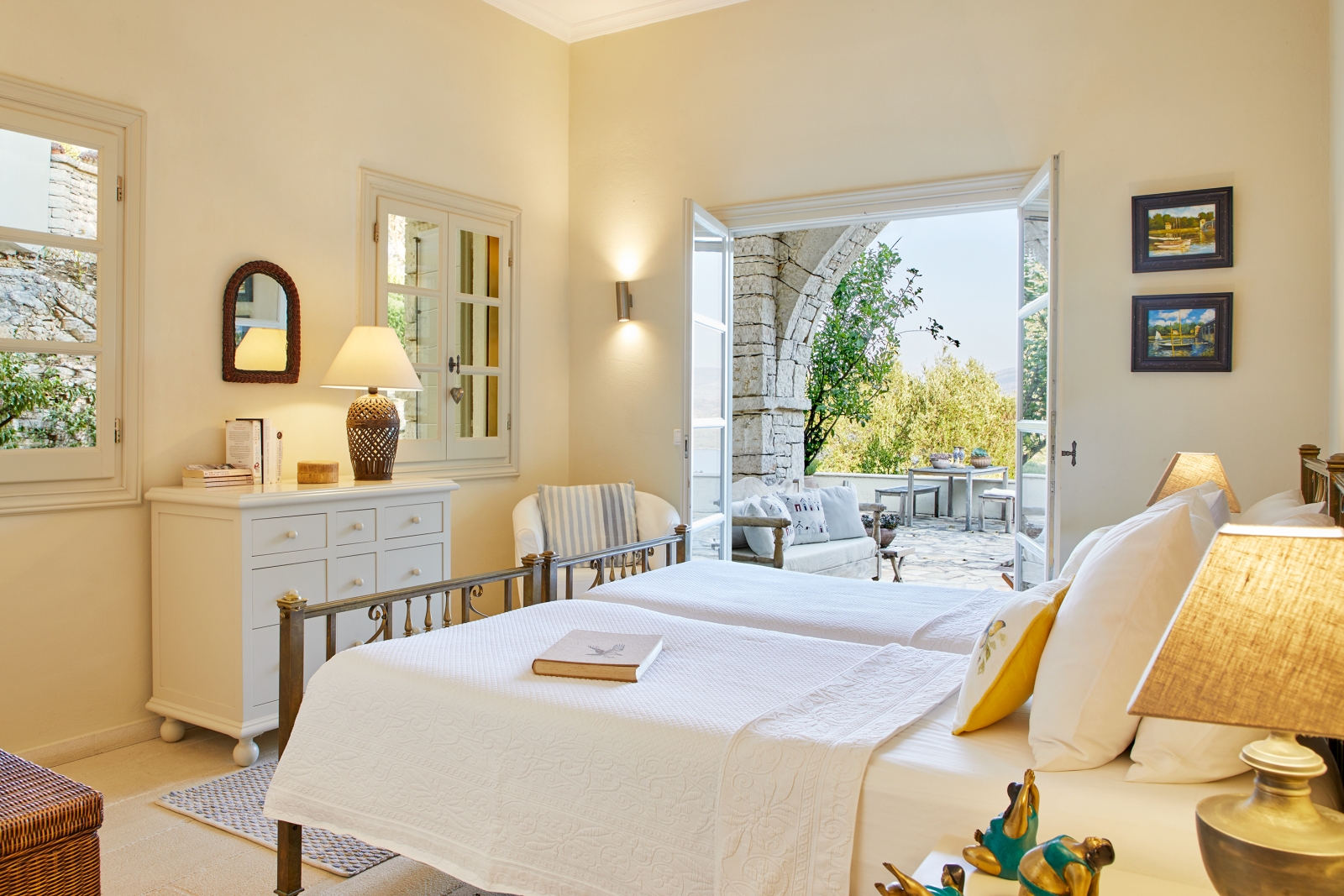 Double bedroom with twin beds at Villa Kerasia in Corfu