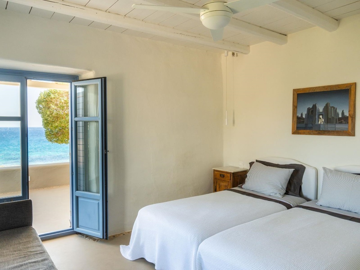 Twin bedroom at Villa Kymata, Paros