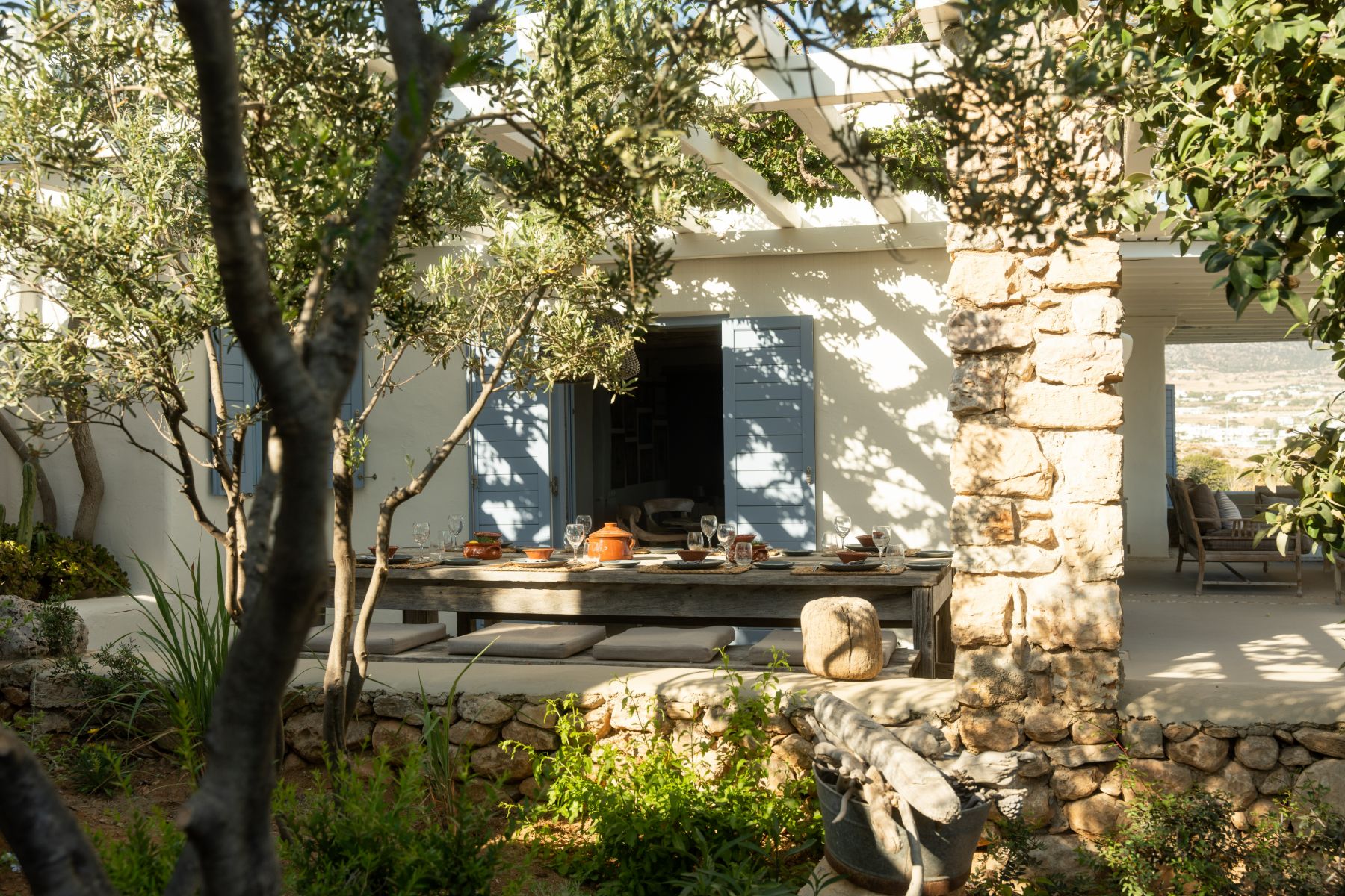 Terrace with dining table at Villa Kymata, Paros