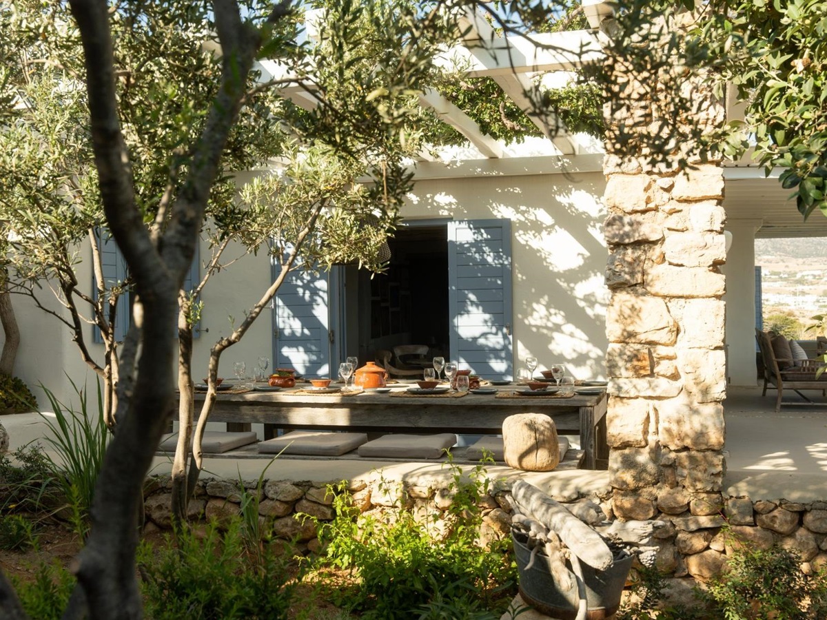Terrace with dining table at Villa Kymata, Paros