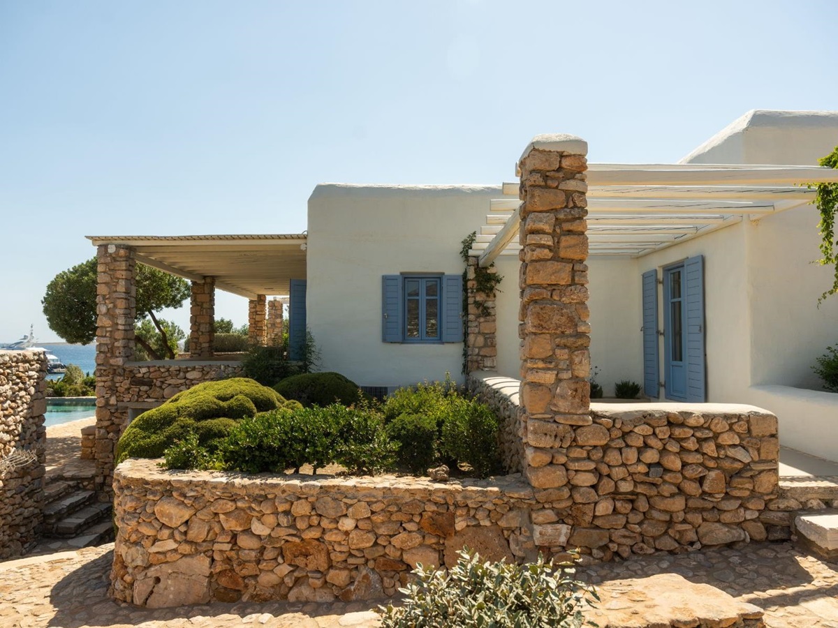 Exterior view of Villa Kymata, Paros