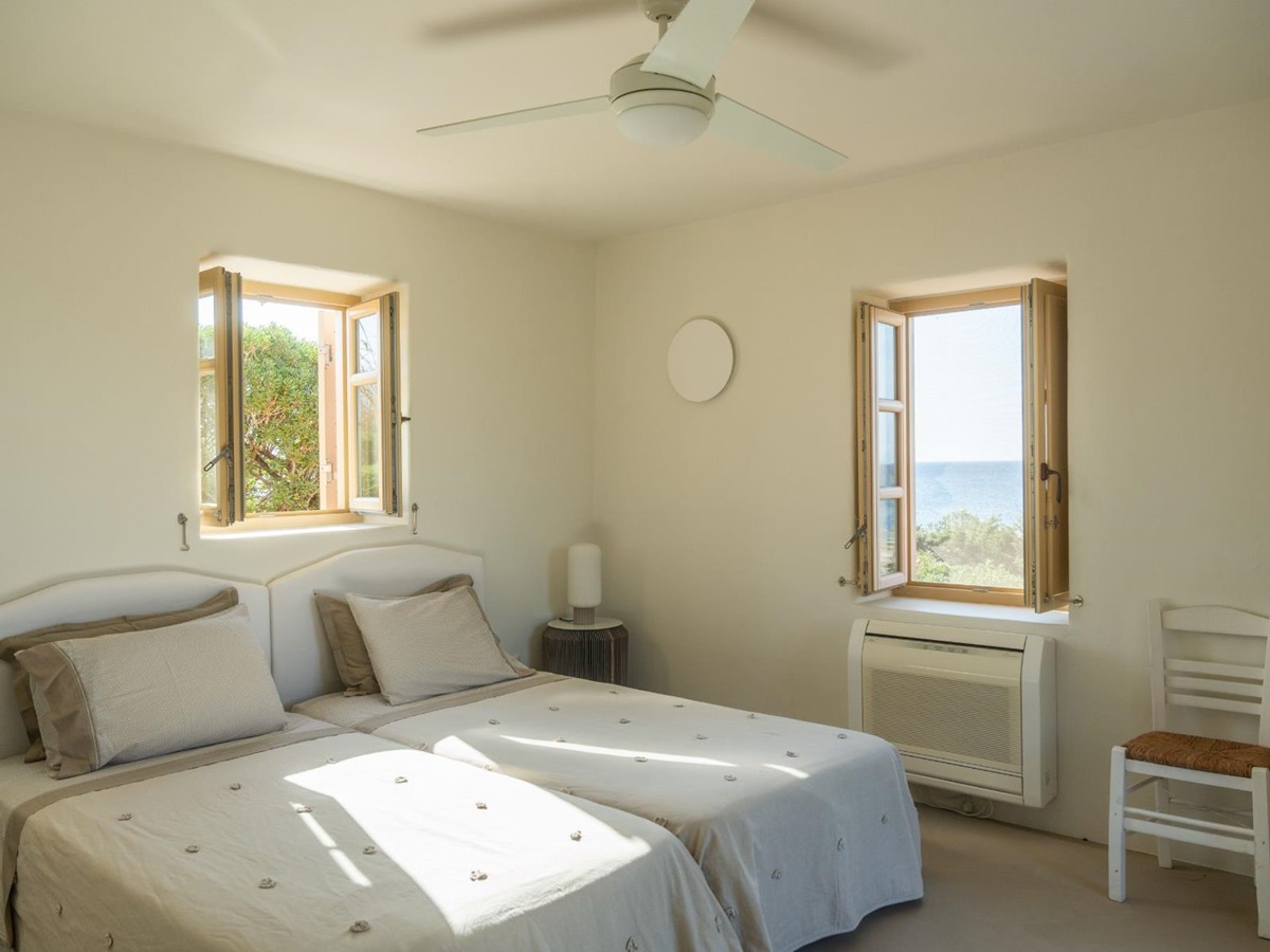 Twin bedroom at Villa Kymata, Paros