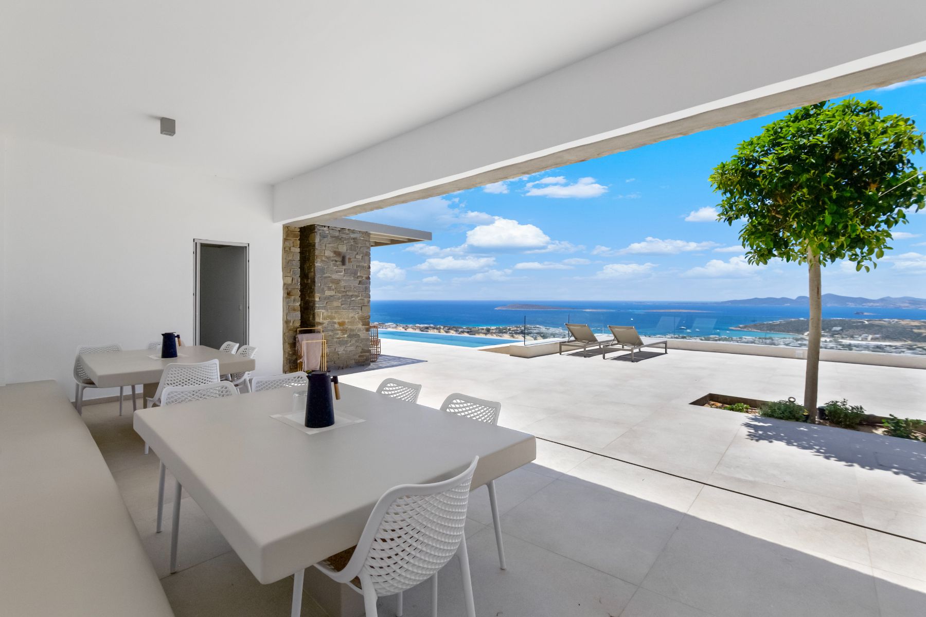 Terrace with seating at Villa Lara, Paros
