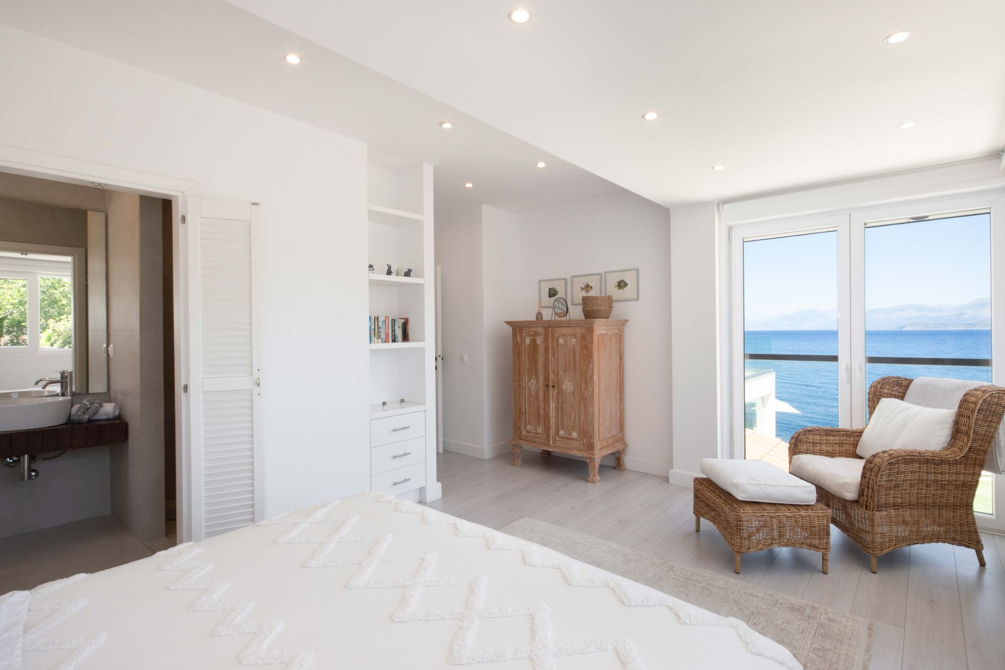 Double bedroom with sea view at Villa Laura