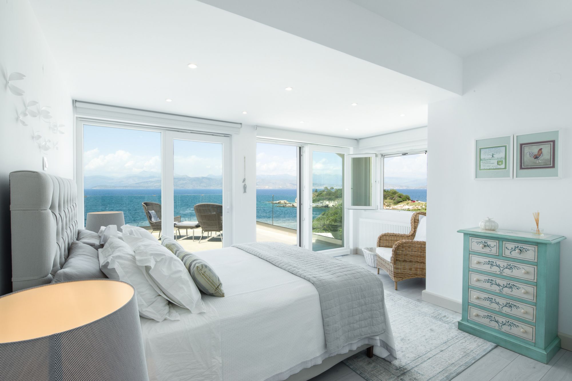 Double bedroom with sea view at Villa Laura