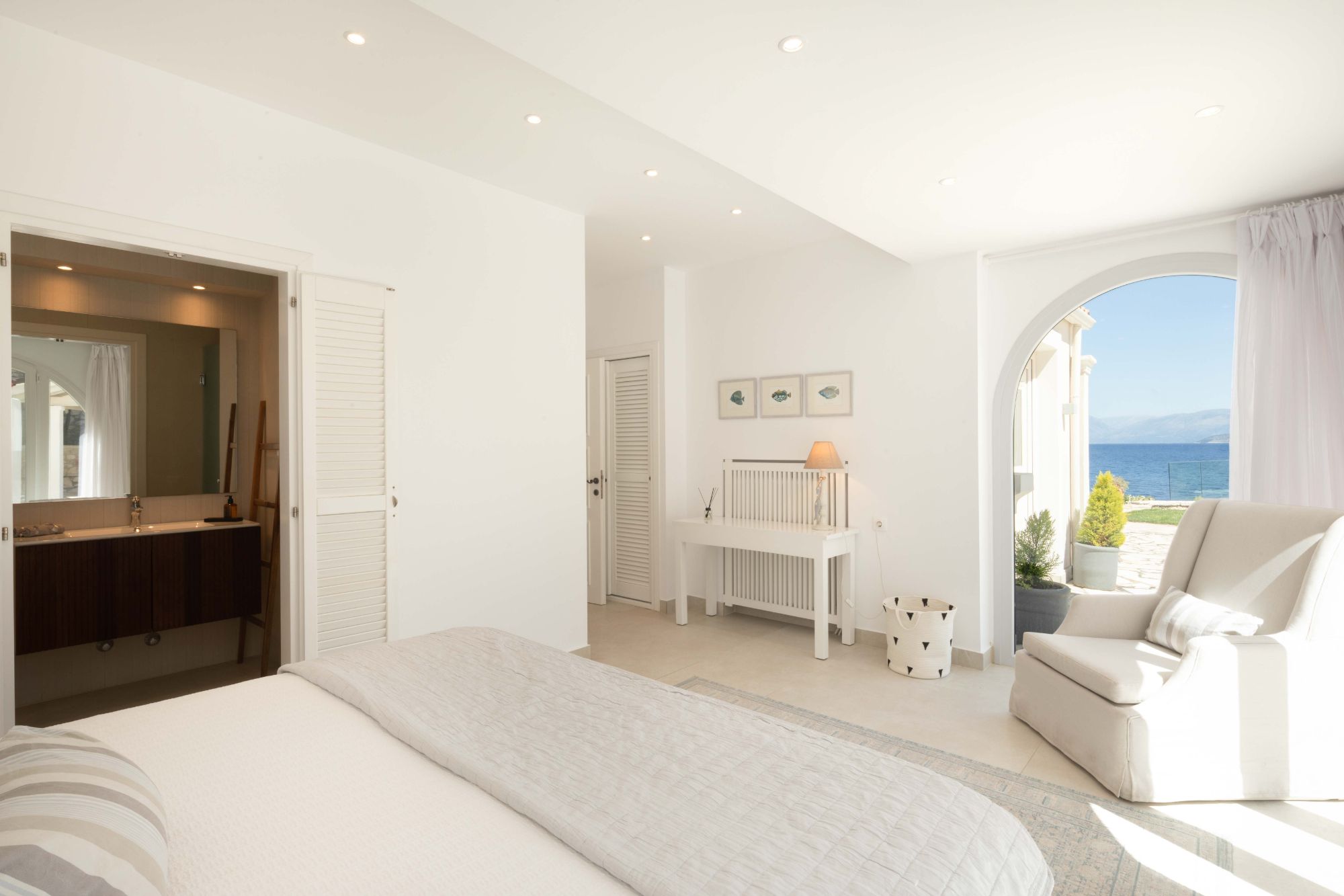 Double bedroom with sea view at Villa Laura