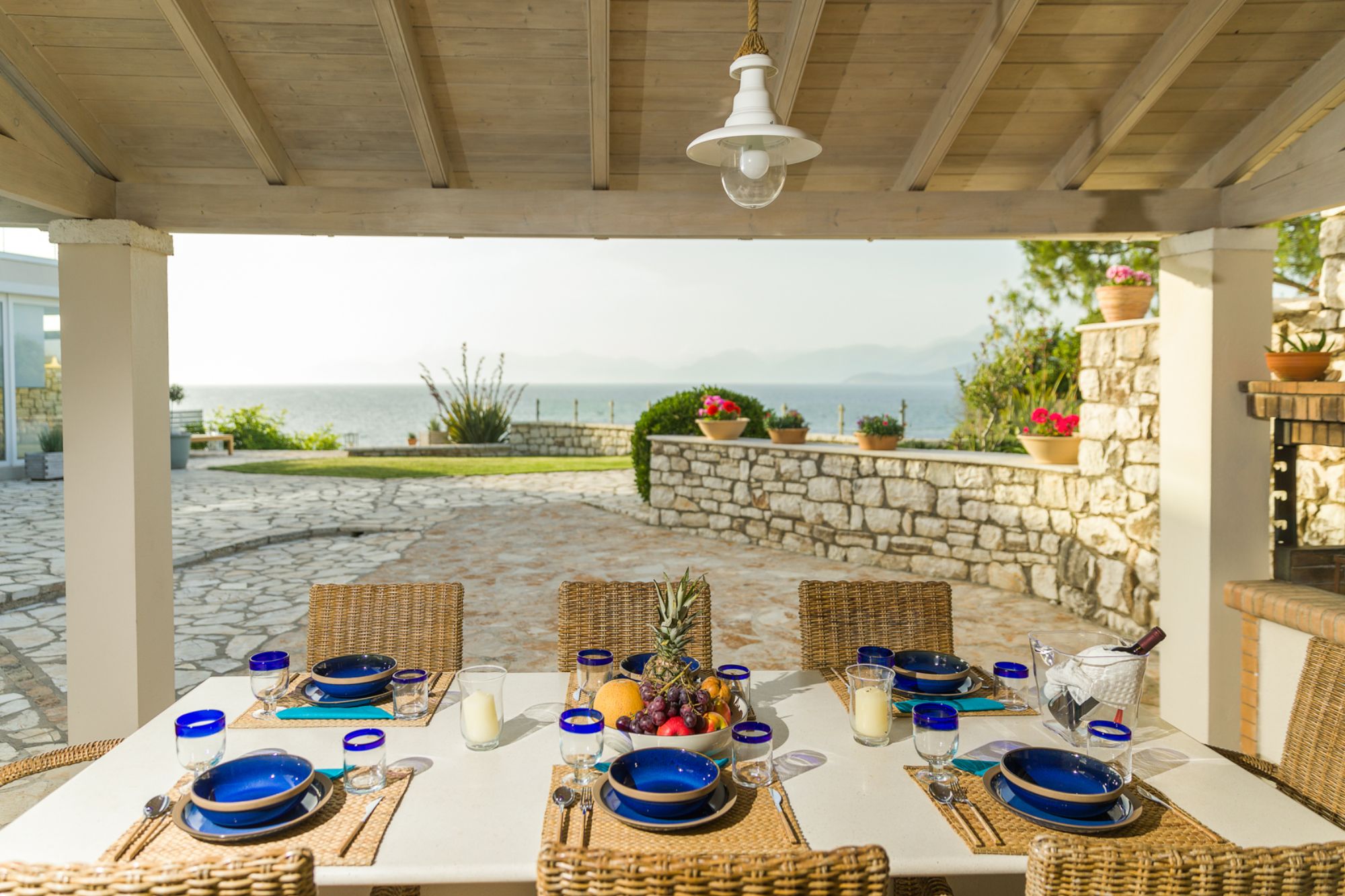 Outdoor dining at Villa Laura