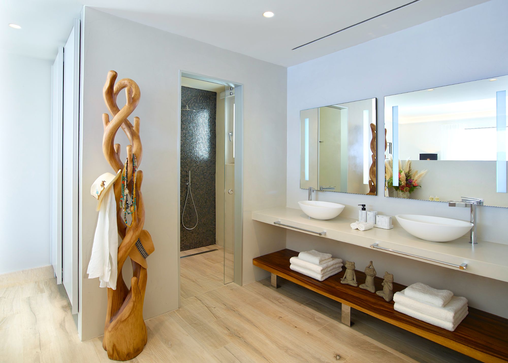 Bathroom with shower at Villa Leonidas