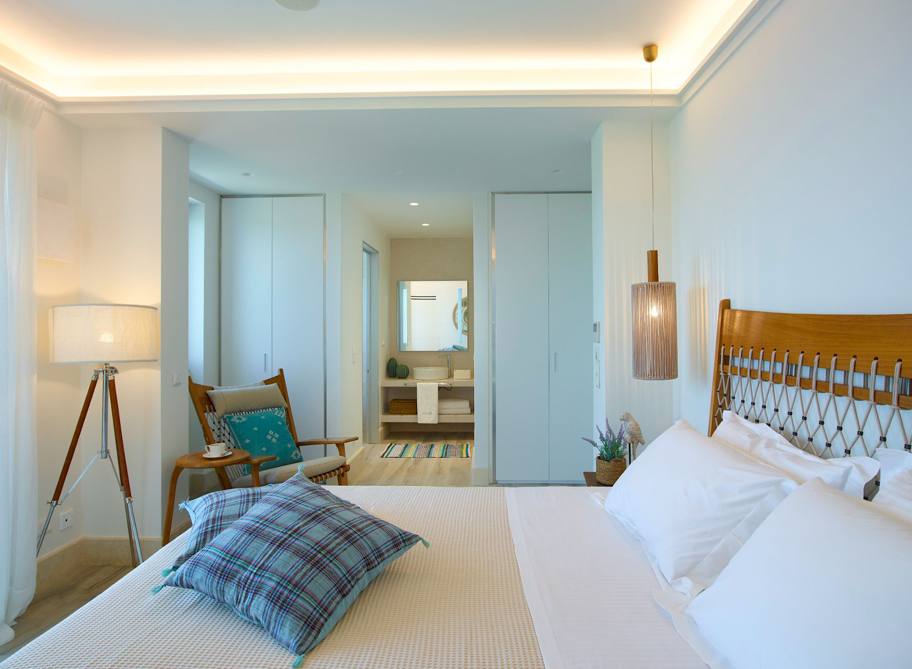 Double bed in a guest room at Villa Leonidas in Corfu