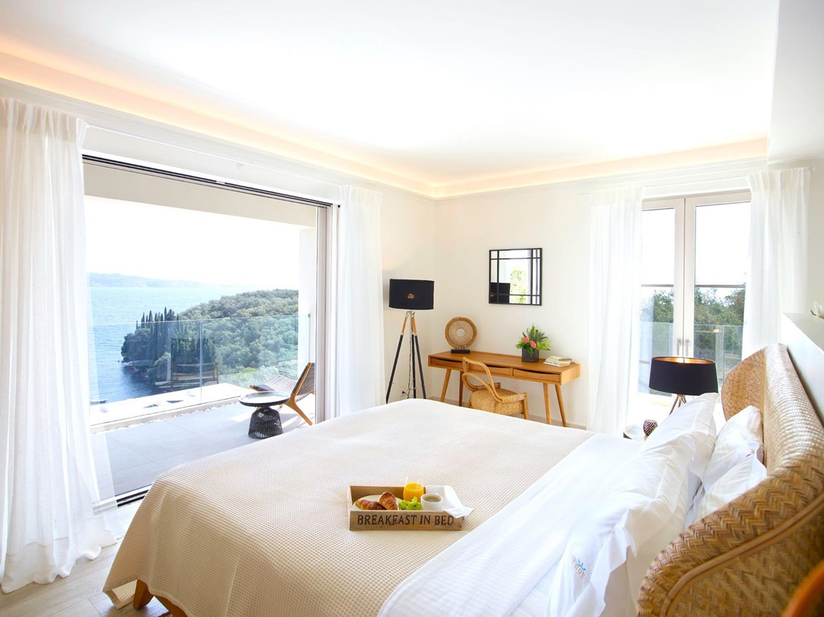 Guest room with sea views at Villa Leonidas in Corfu