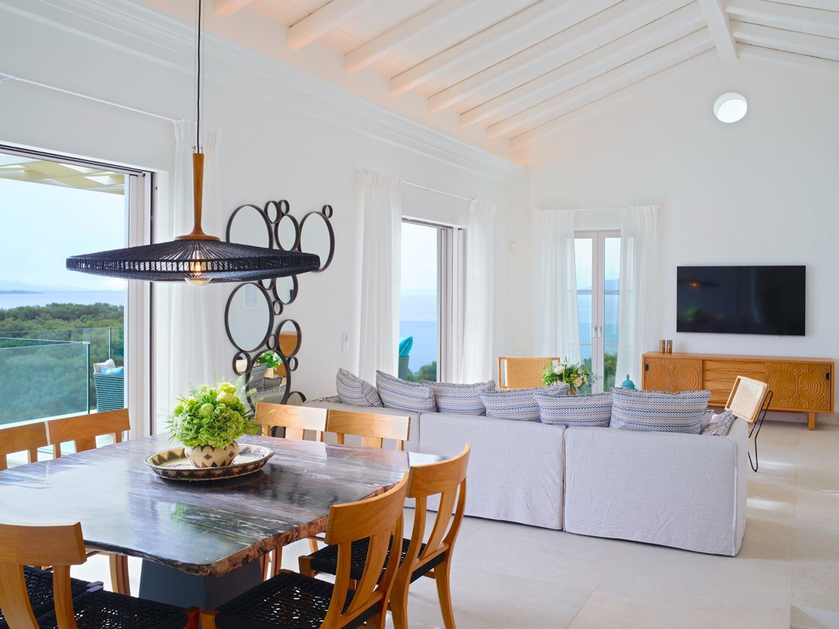 Lounge and dining area at Villa Leonidas