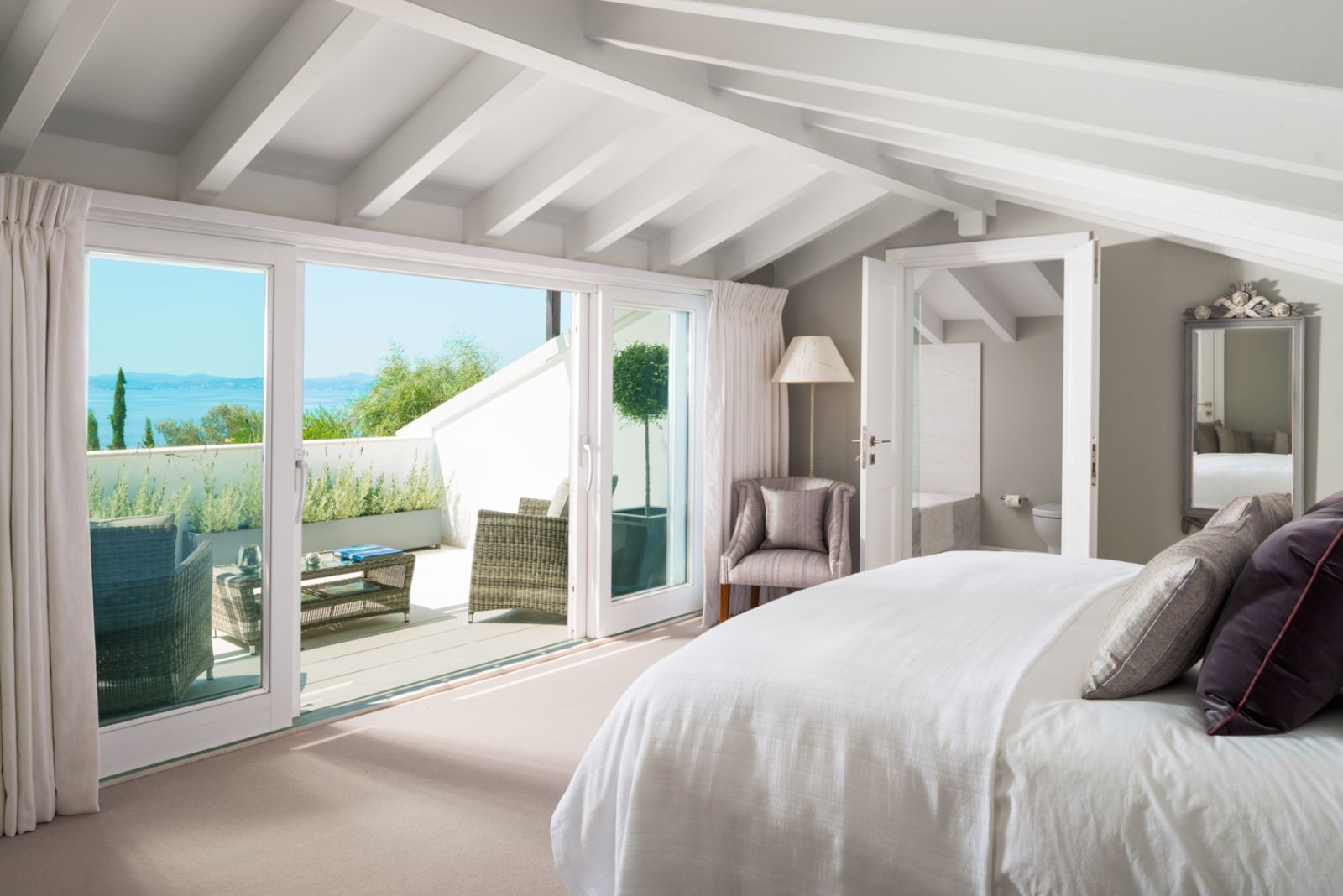 villa-maia-corfu-bedroom-4