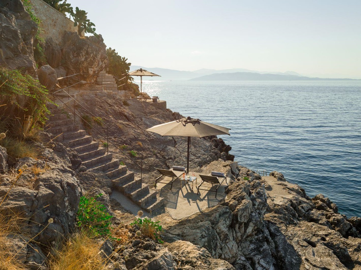 villa-maia-corfu-cliff