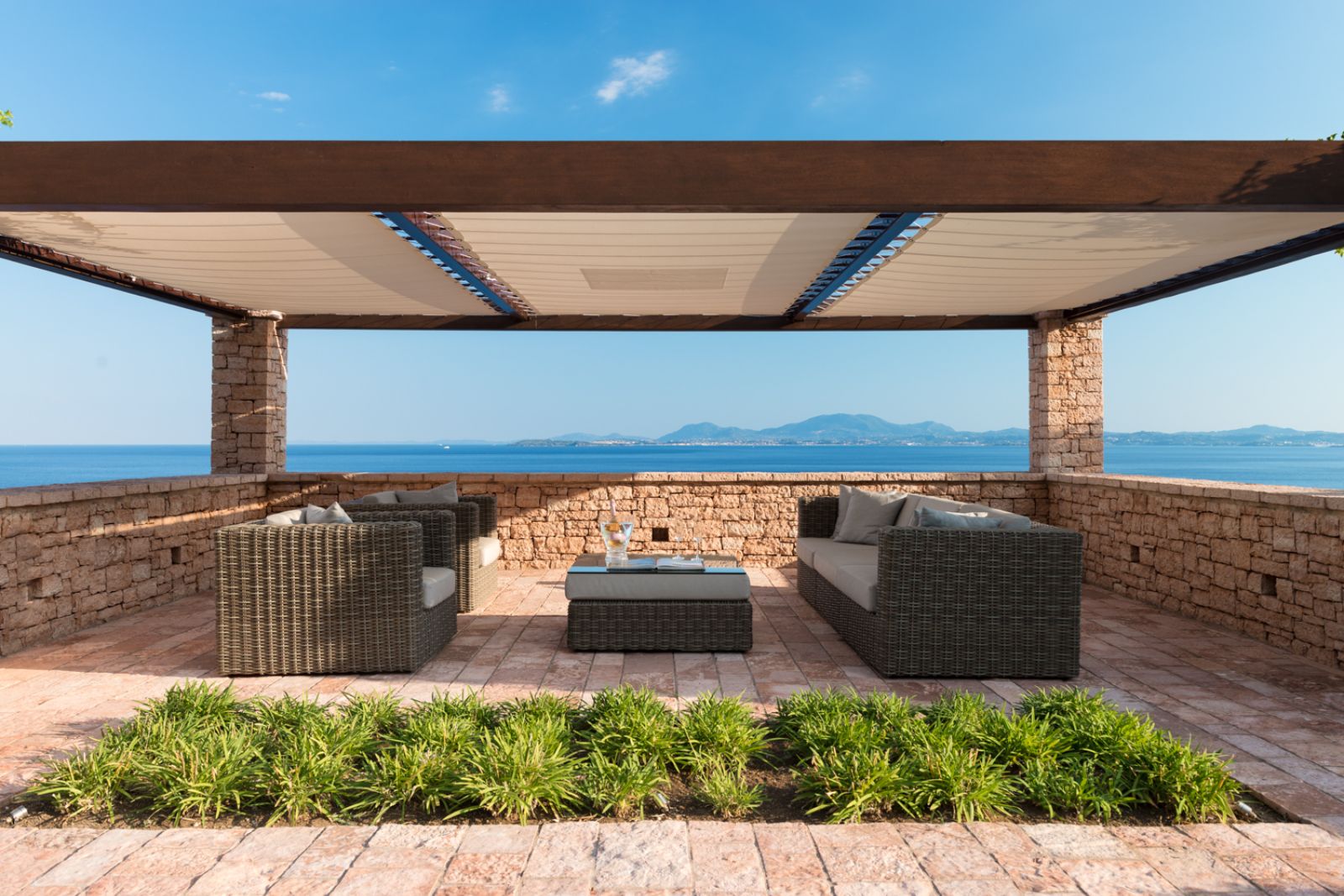 villa-maia-corfu-outdoor-seating-2