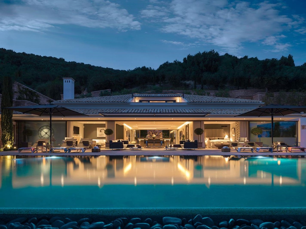 villa-maia-corfu-pool-night