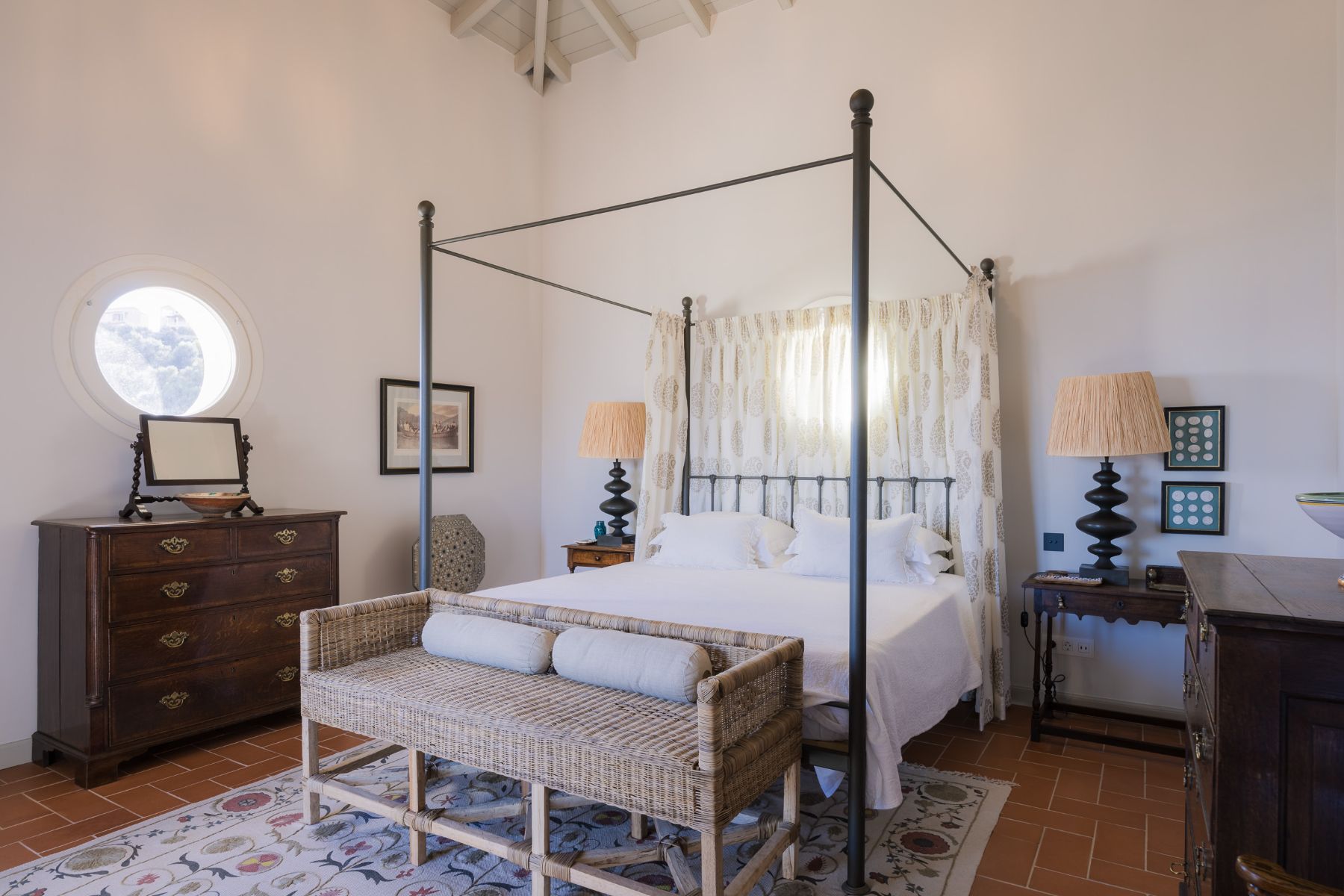 Bedroom with four poster bed at Villa Mareas, Corfu
