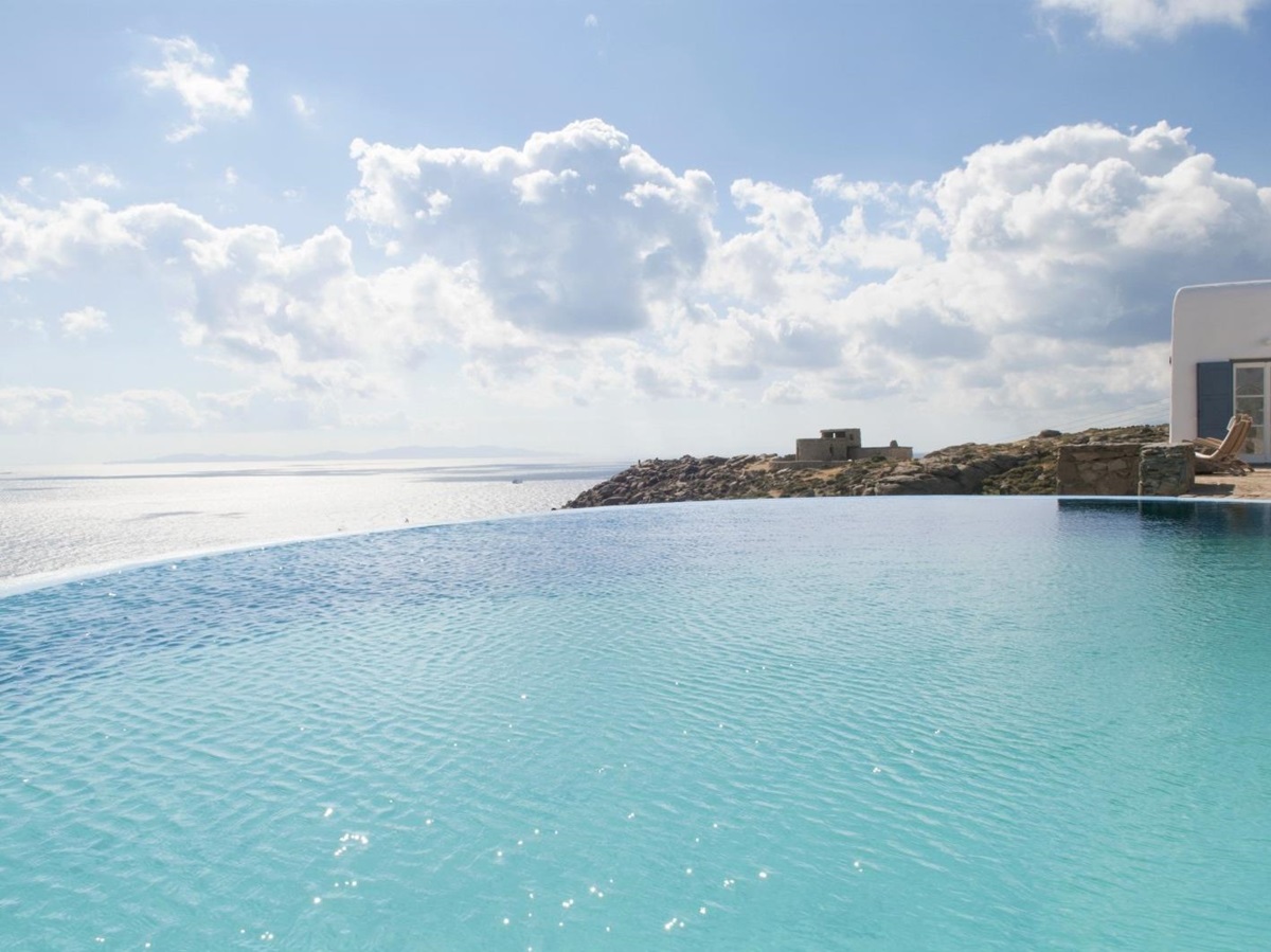 Infinity pool with sea view at Villa Mari on Mykonos, Greece