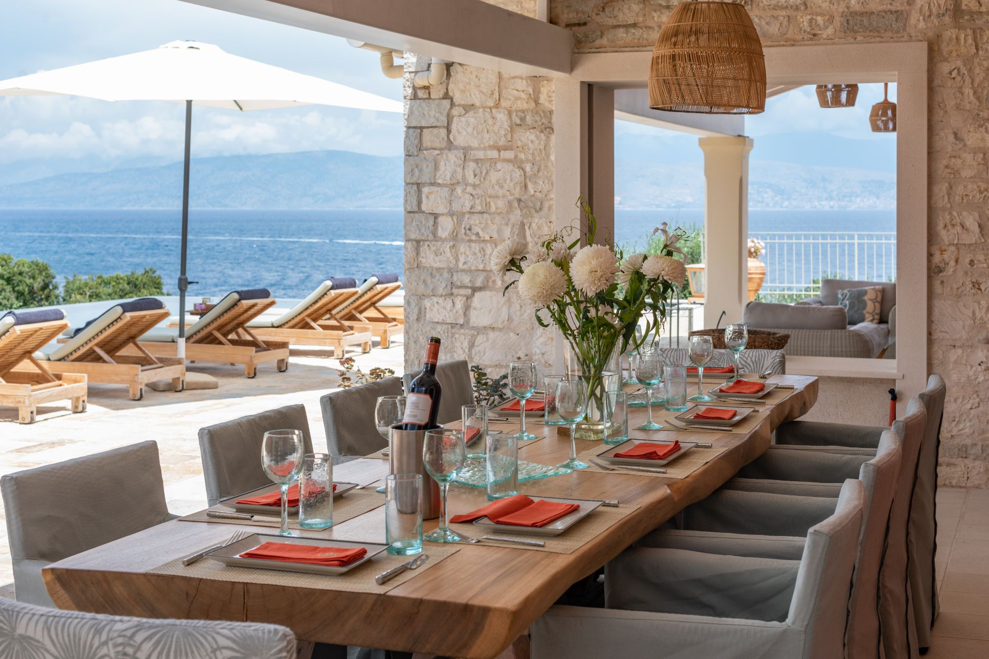 Outdoor dining at Villa Ophelia