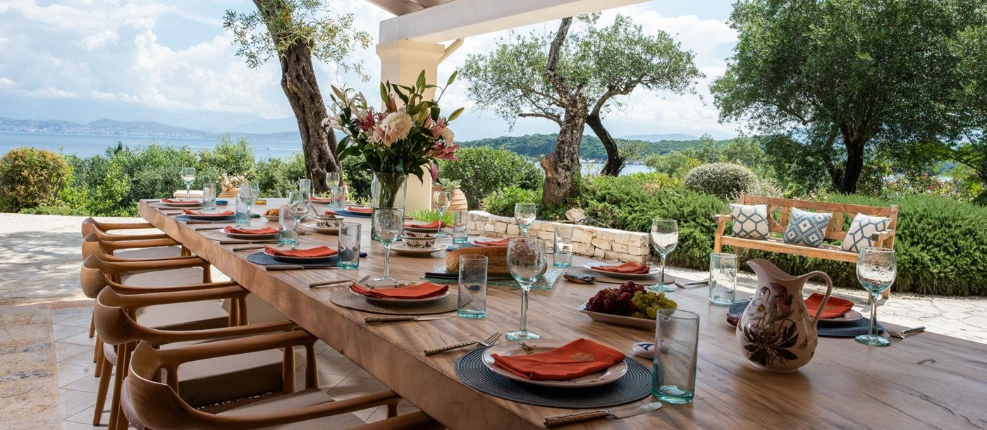 Outdoor dining at Villa Ophelia