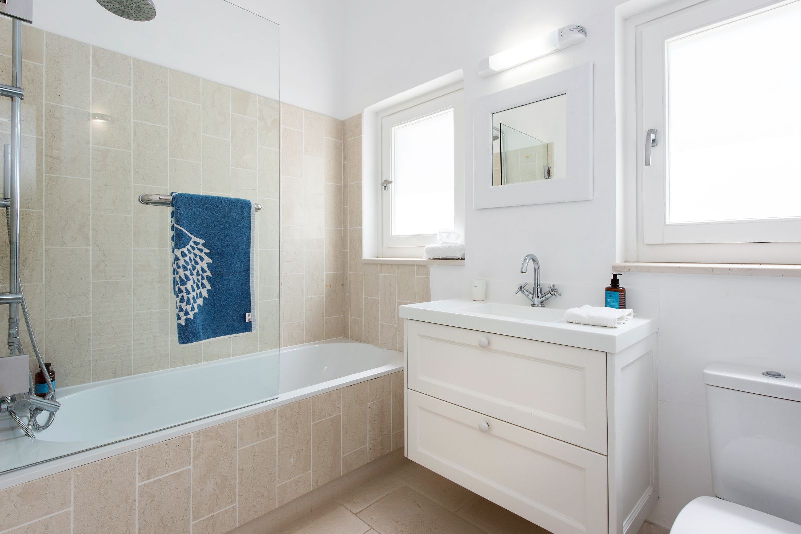 Bathroom 1 at Villa Pashalia in Corfu 