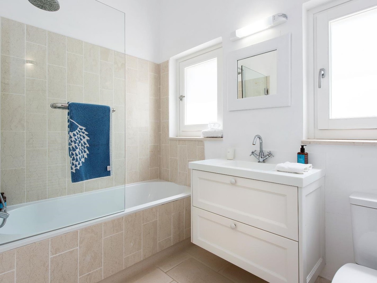 Bathroom 1 at Villa Pashalia in Corfu