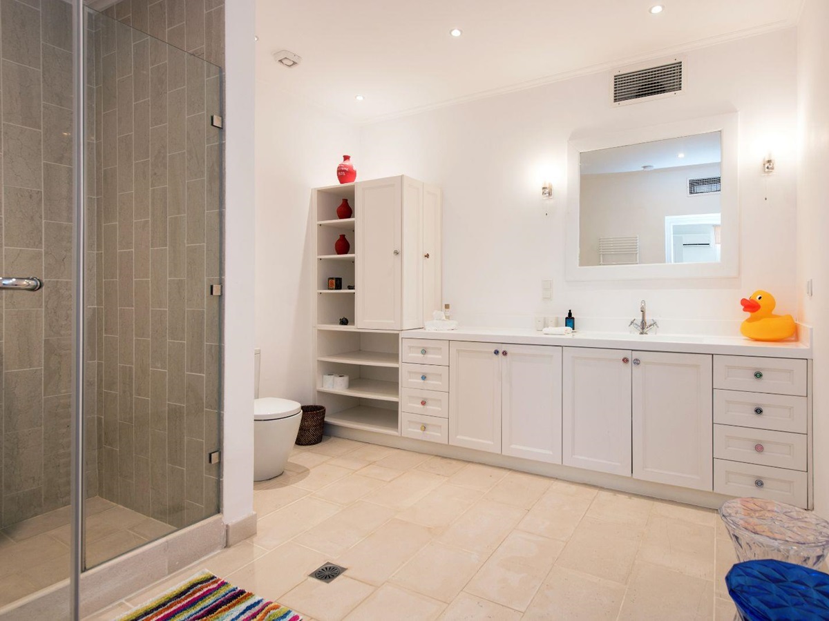 Bathroom 2 at Villa Pashalia in Corfu