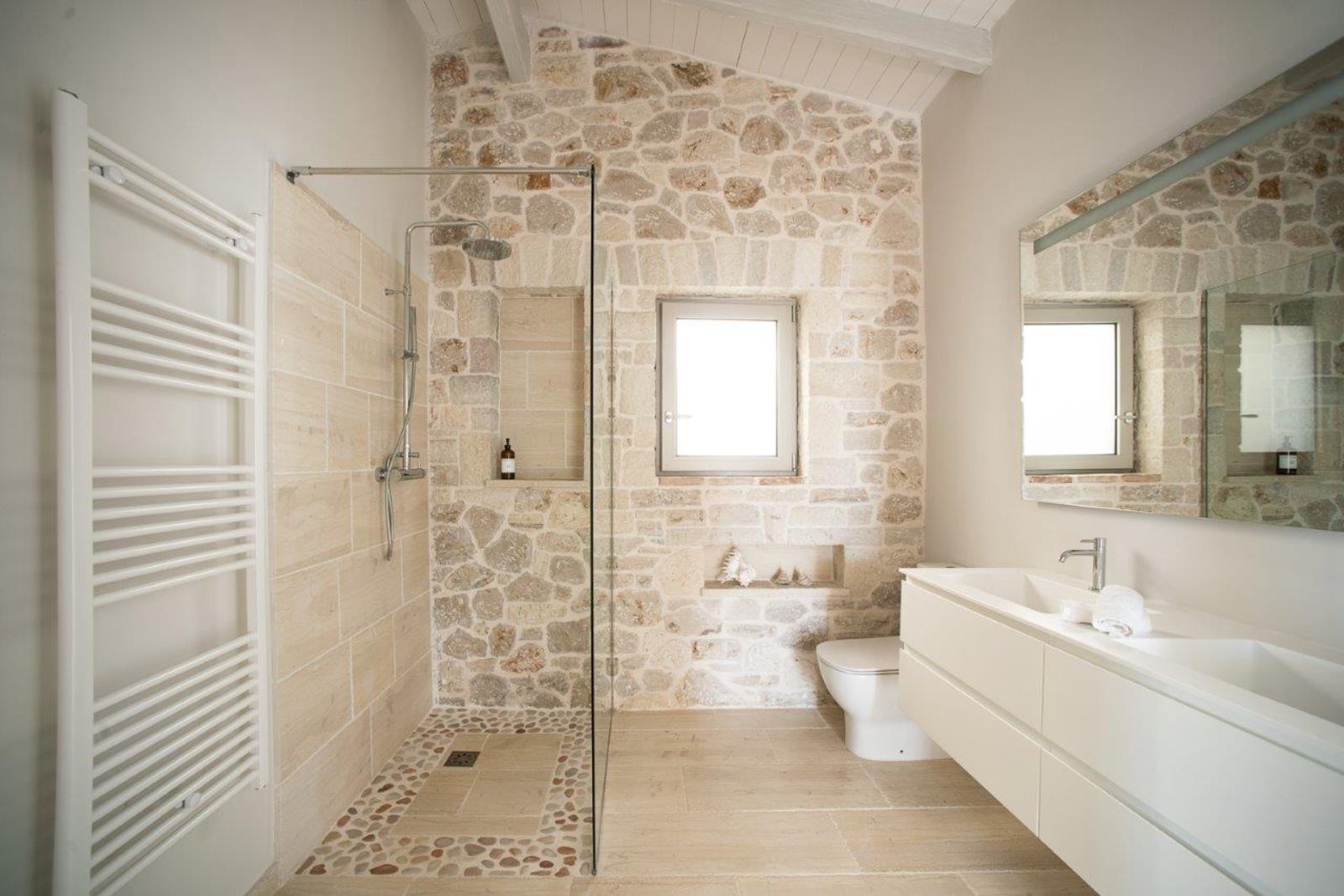 Bathroom 2 at Villa Pilos in Corfu