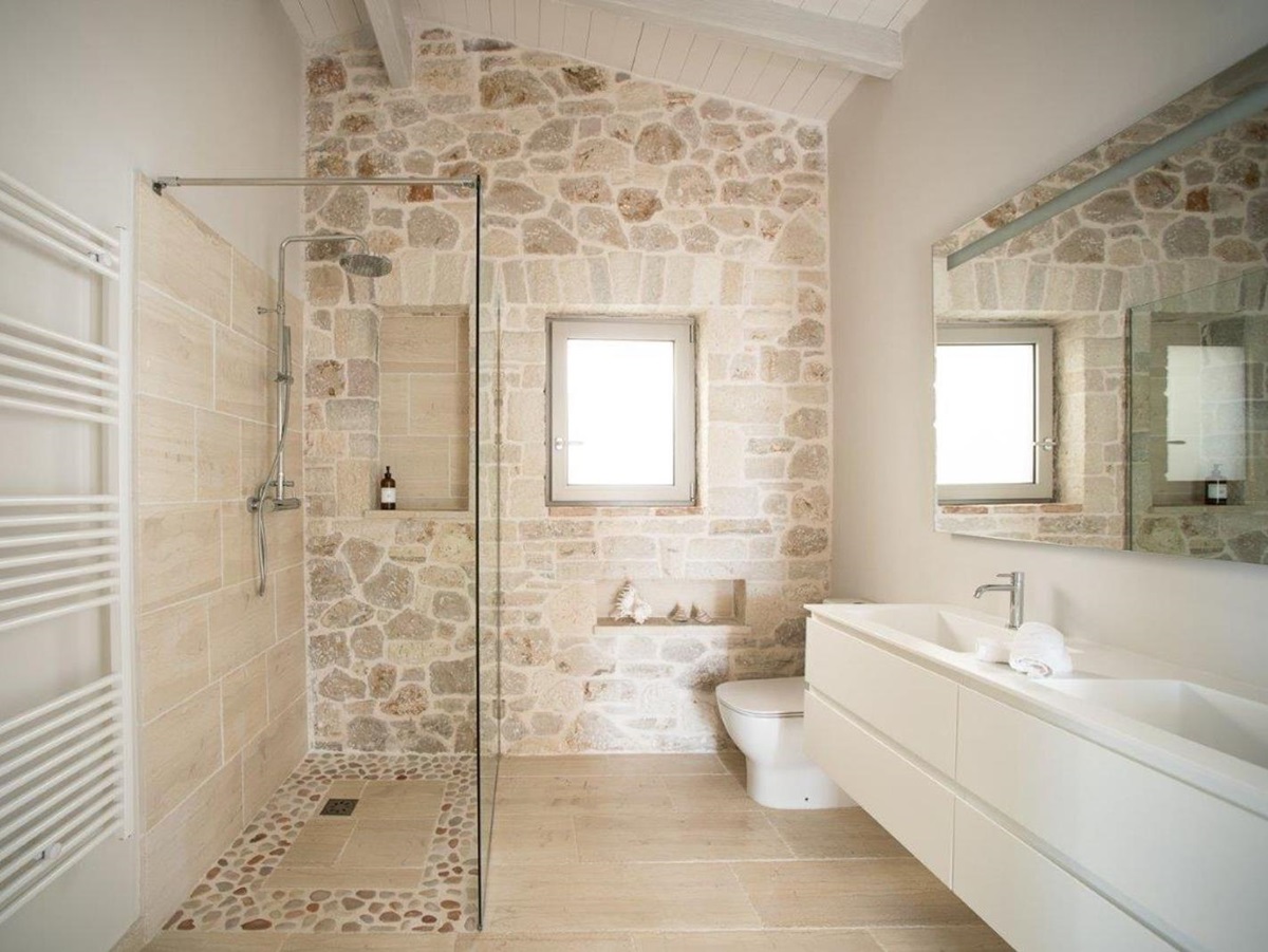 Bathroom 2 at Villa Pilos in Corfu