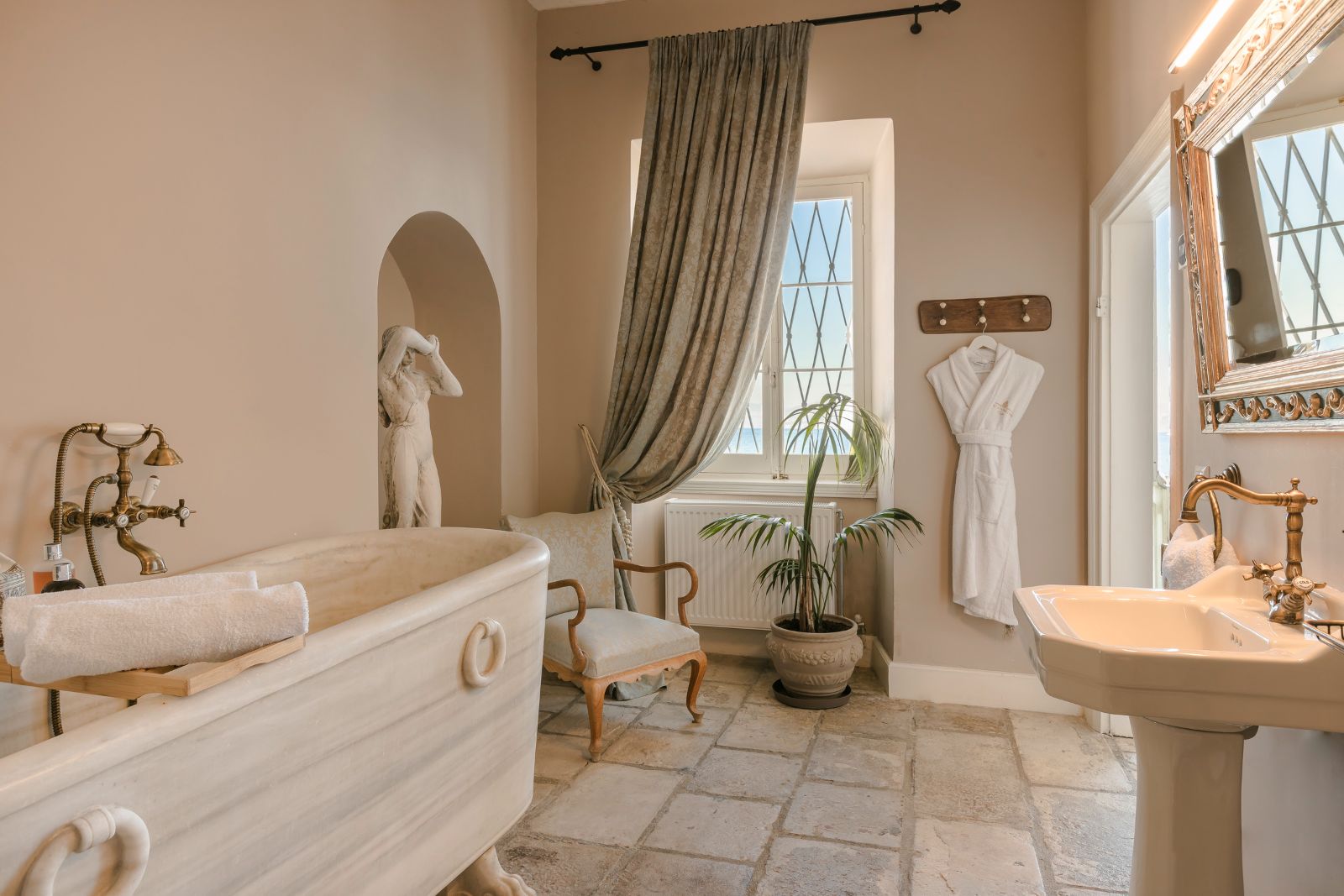 villa-posillipo-corfu-bathroom-1-sink