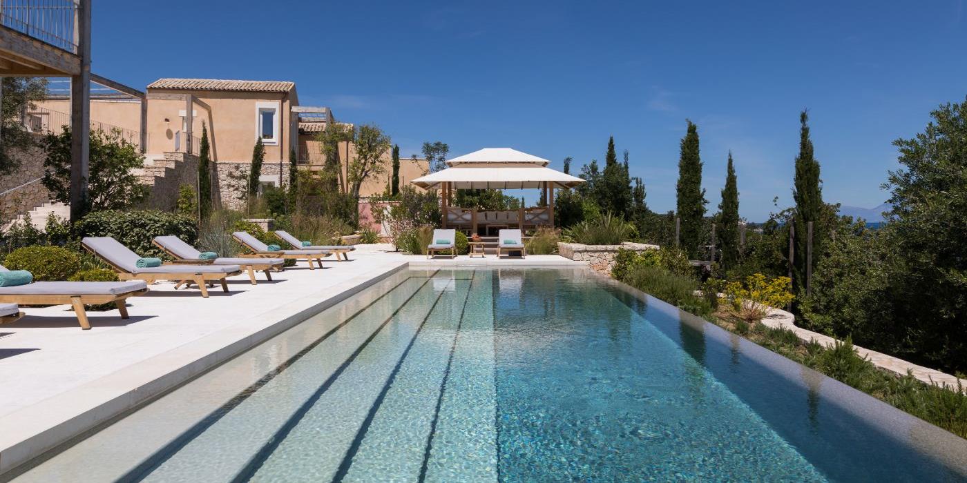 steps into infinity pool at Villa Pyrrhus