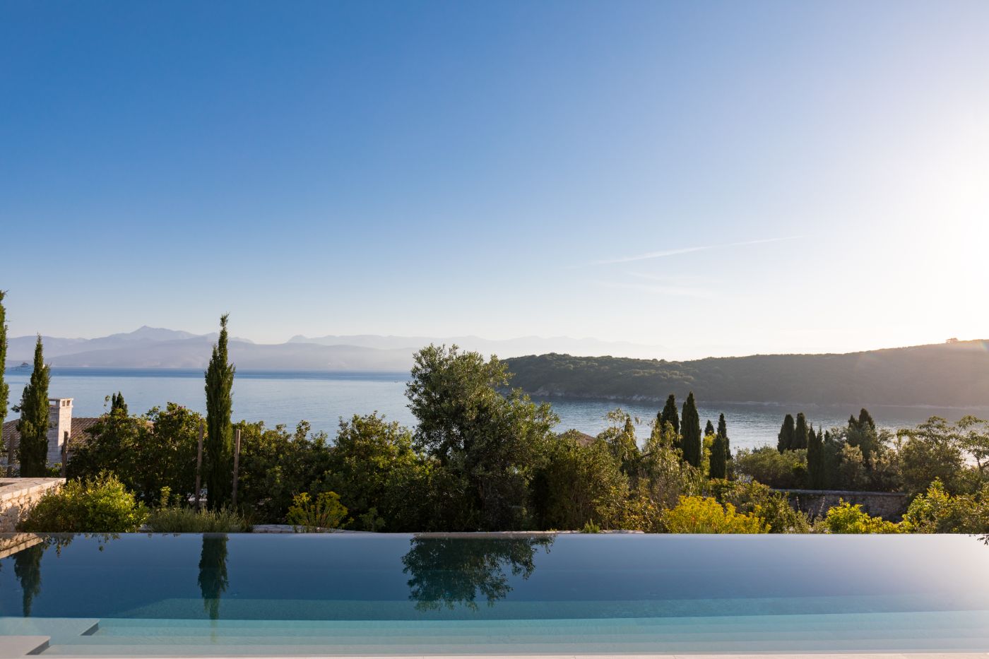 Pool view with far reaching seaviews