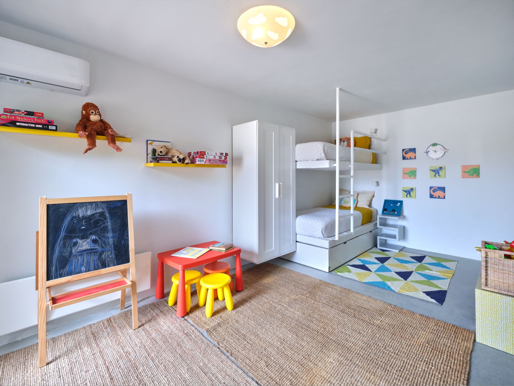 Bedroom with bunk beds at Villa Thalia, Sifnos