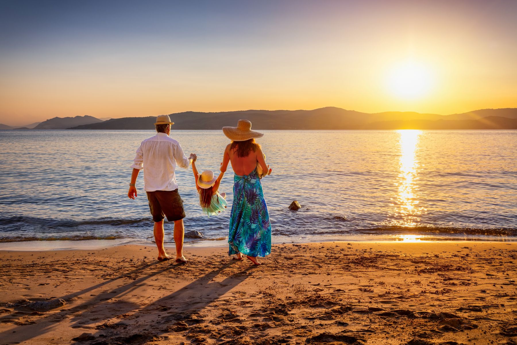 A family potoshoot on the beach in Greece
